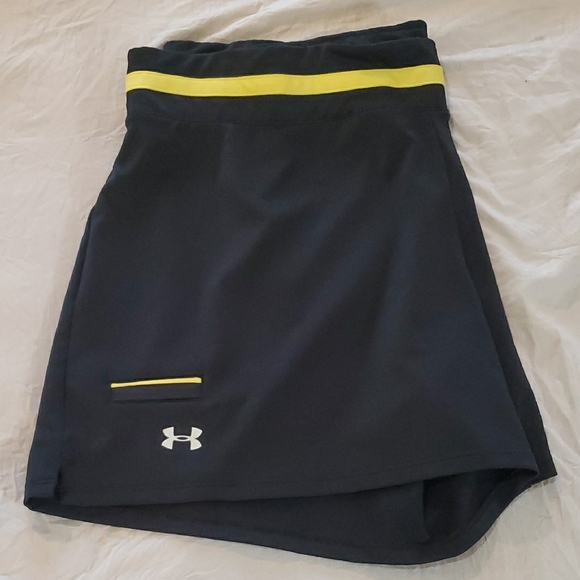 Under Armour Heat Gear Black Shorts/ Yellow Accents sz xl - Picture 1 of 3